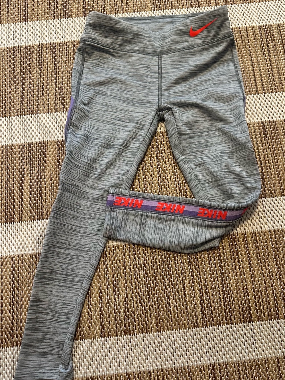 Nike Girls' Gray Heather Leggings